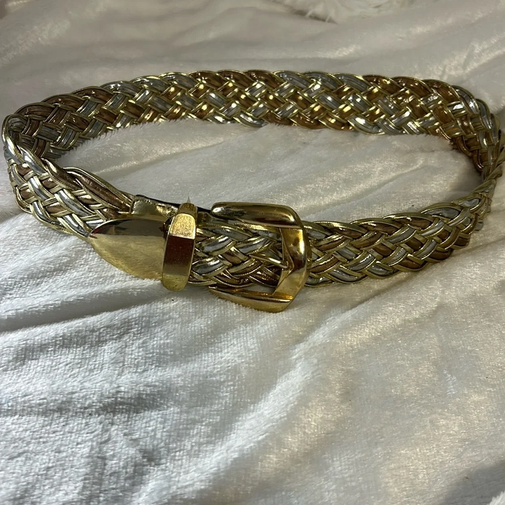 Vintage women’s S/M gold and silver‎ metallic belt. 70s 80s retro look.